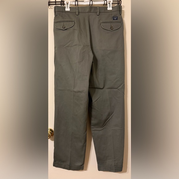 Dockers Men’s Olive Relaxed-Fit Pleated Pants w/ Stretch Waistband | W33 L32 - Picture 2 of 10